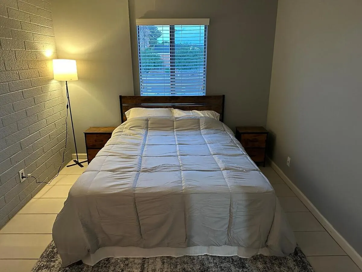 2 Bed 1 Bath Quiet Apartment Central Location In Phoenix USA
