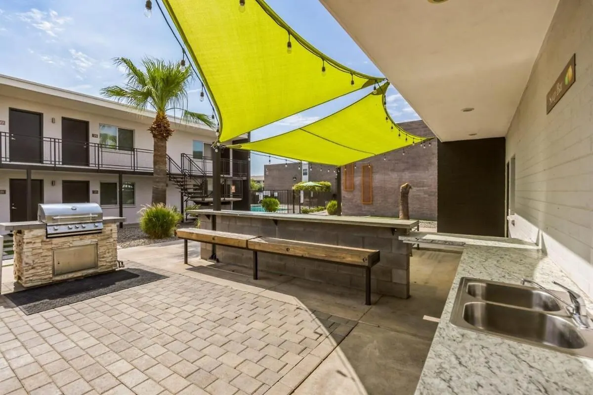 2 Bed 1 Bath Quiet Apartment Central Location In Phoenix 0*,