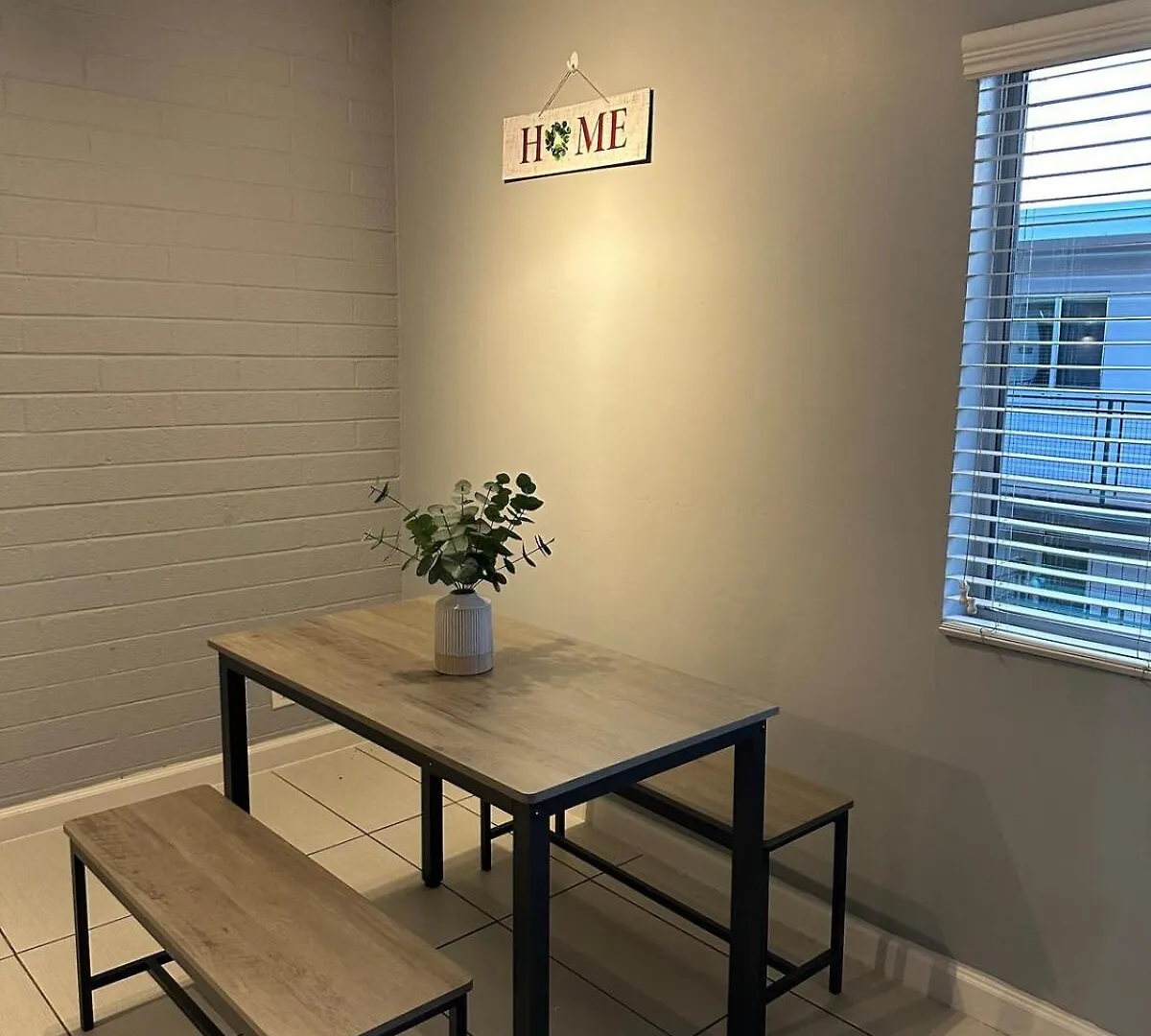 2 Bed 1 Bath Quiet Apartment Central Location In Phoenix